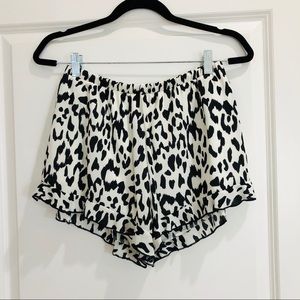 Ruffle leopard print shorts